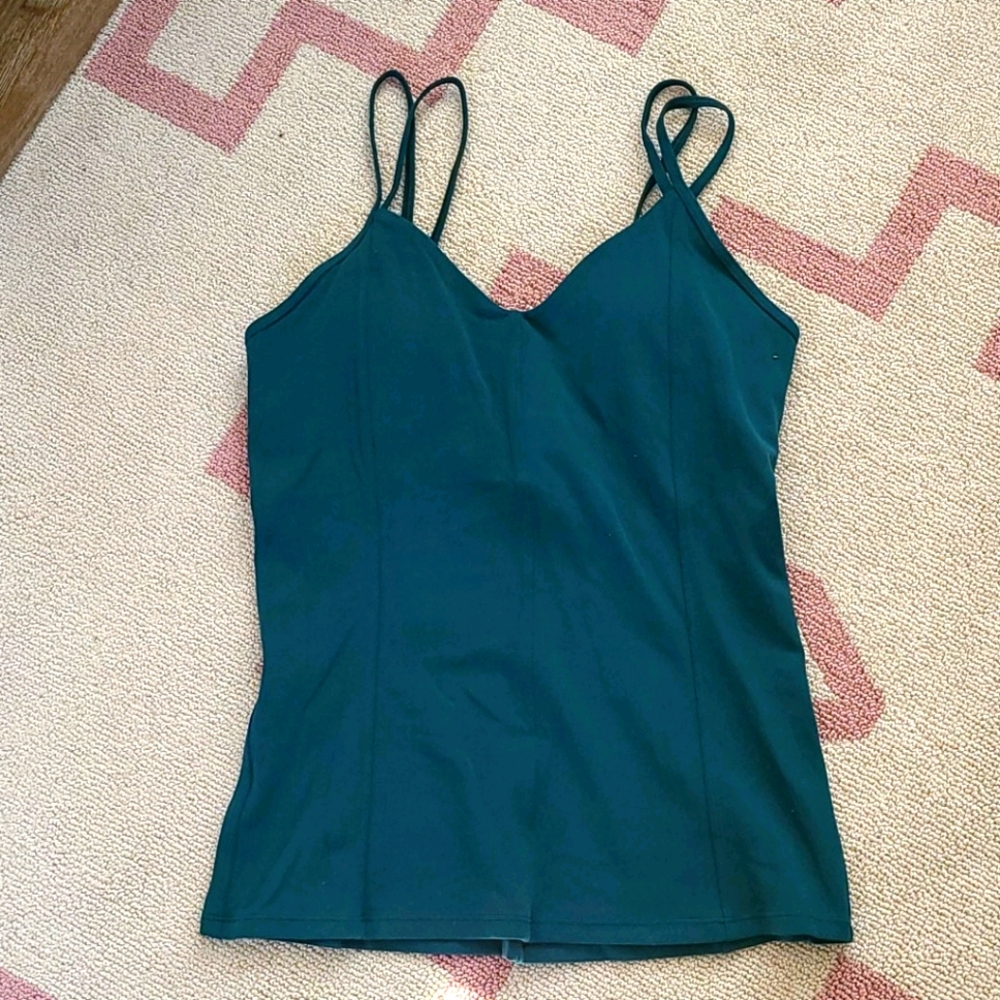 Lululemon workout top. NWOT size 6